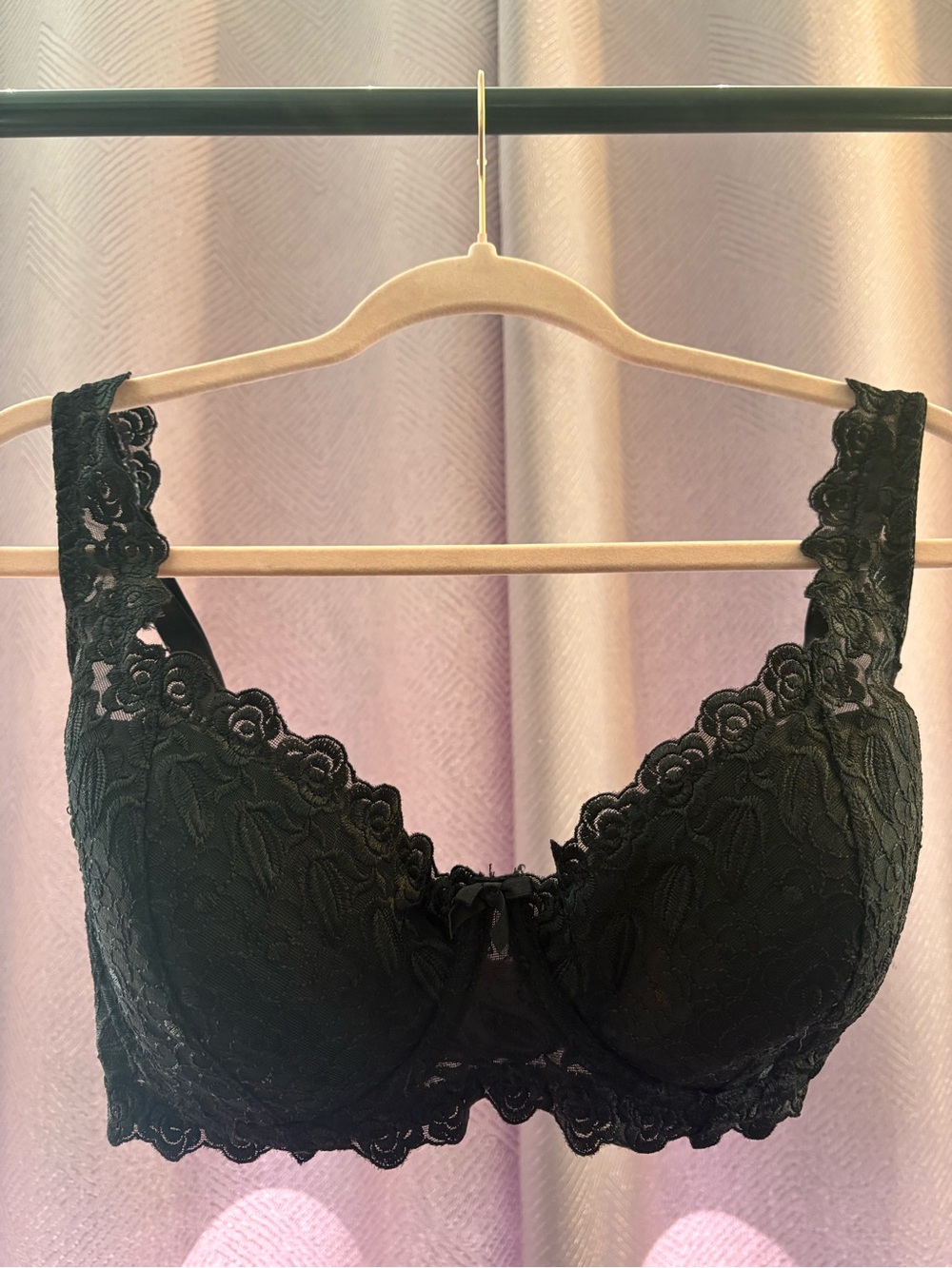 Lace Underwire Bra in Black with Floral Detailing